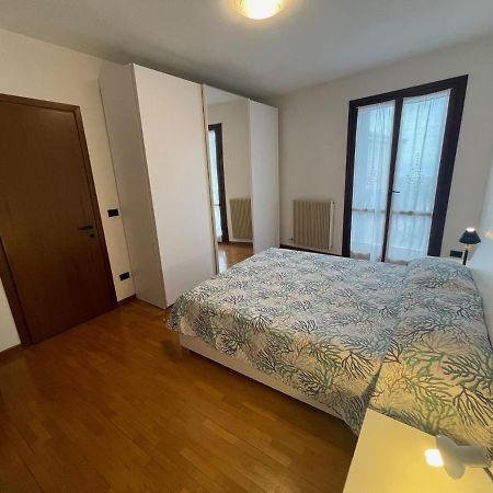 Apartmán Trilocale Vista Mare Con 2 Bagni Nel Centro Storico - Agenzia Cocal Caorle Exteriér fotografie