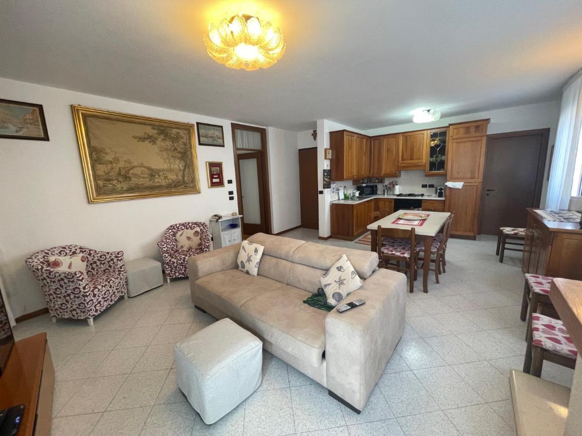Apartmán Trilocale Vista Mare Con 2 Bagni Nel Centro Storico - Agenzia Cocal Caorle Exteriér fotografie
